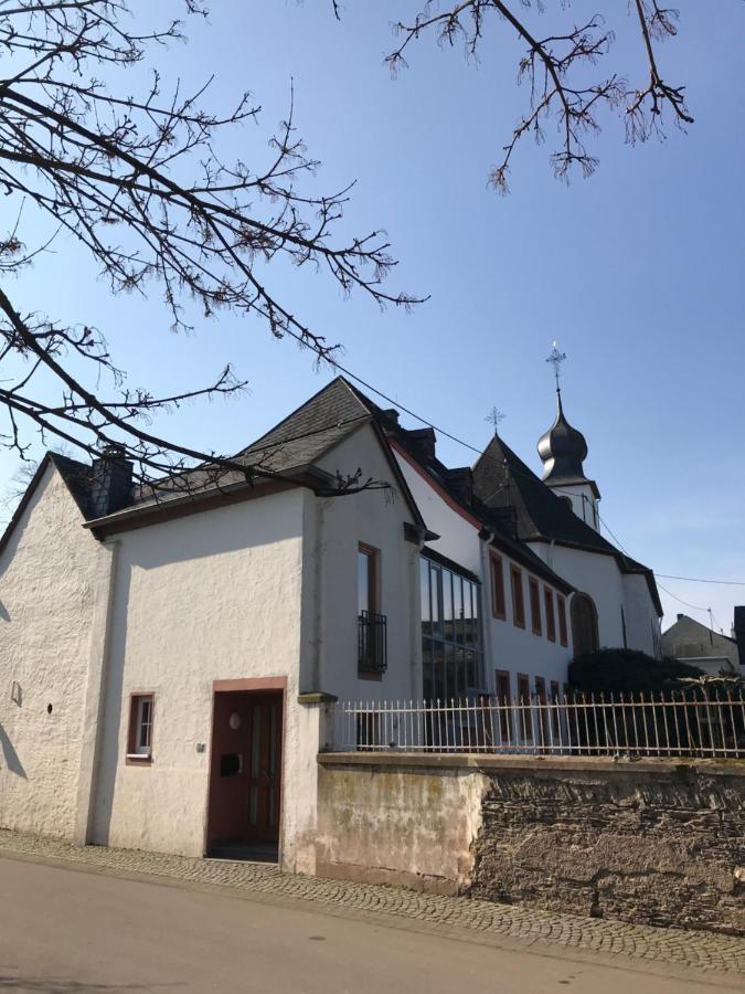 בראונברג Ferienwohnung Altes Pfarrhaus Mit Flair Und Moselblick מראה חיצוני תמונה
